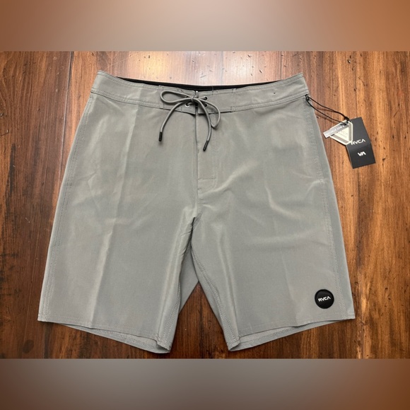RVCA Standard 4-Way Stretch Fixed Waist 19 Inch Boardshort Size 32 Gray Swim NWT - Picture 3 of 16